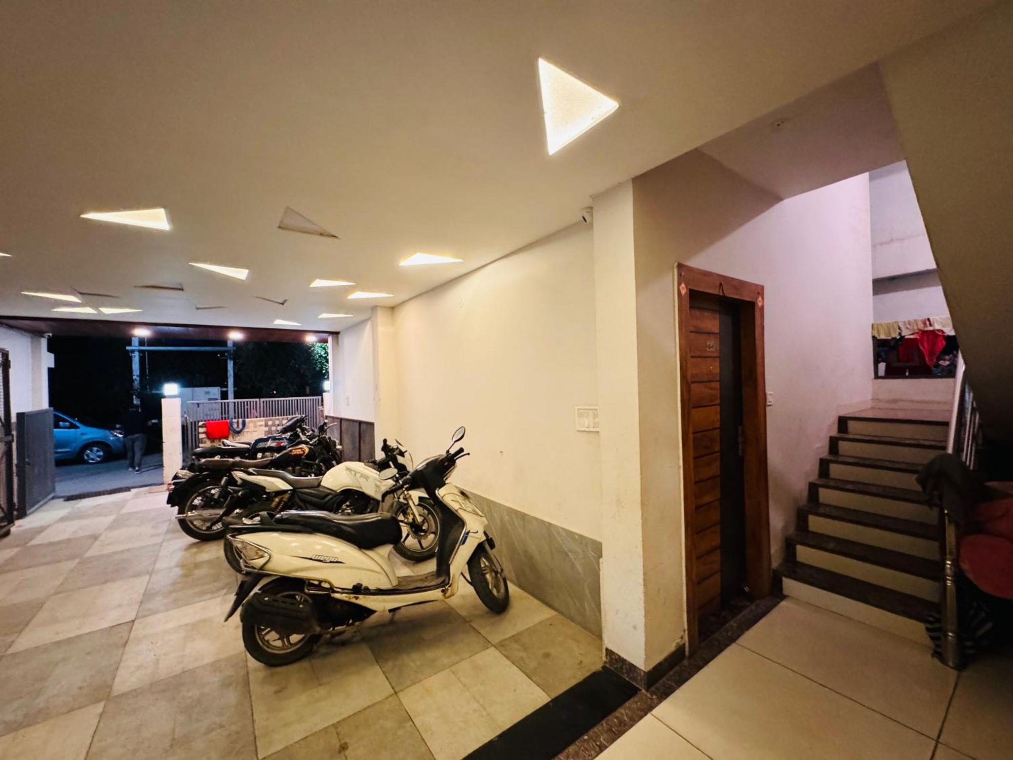 Home Escape 1Bhk Apartment Near Bombay Hospital 印多尔 外观 照片